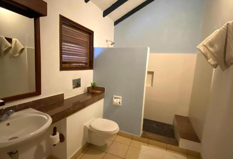 اتاق لوکس, Pinewood Beach Resort And Spa