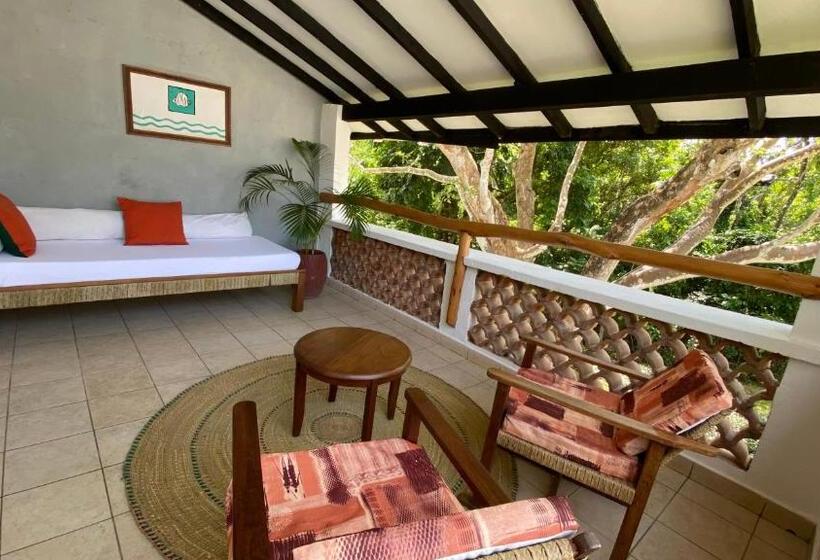 اتاق لوکس, Pinewood Beach Resort And Spa
