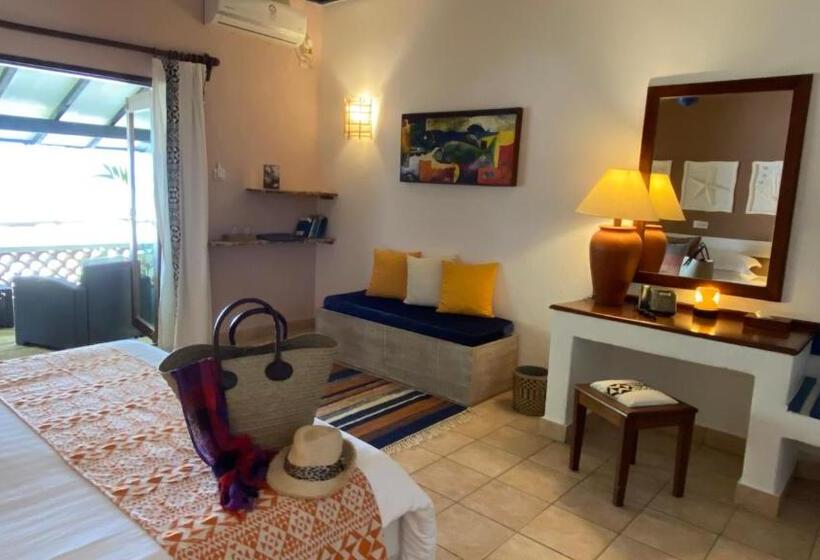 سوییت با چشم‌انداز باغ, Pinewood Beach Resort And Spa