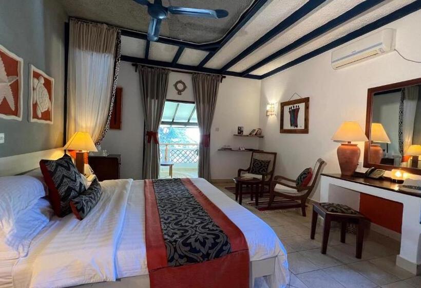 اتاق سوپریور با چشم‌انداز باغ, Pinewood Beach Resort And Spa