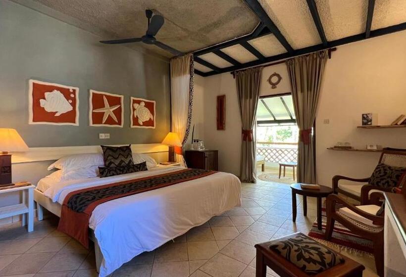 اتاق سوپریور با چشم‌انداز باغ, Pinewood Beach Resort And Spa