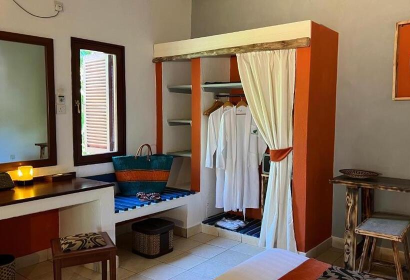 اتاق سوپریور با چشم‌انداز باغ, Pinewood Beach Resort And Spa
