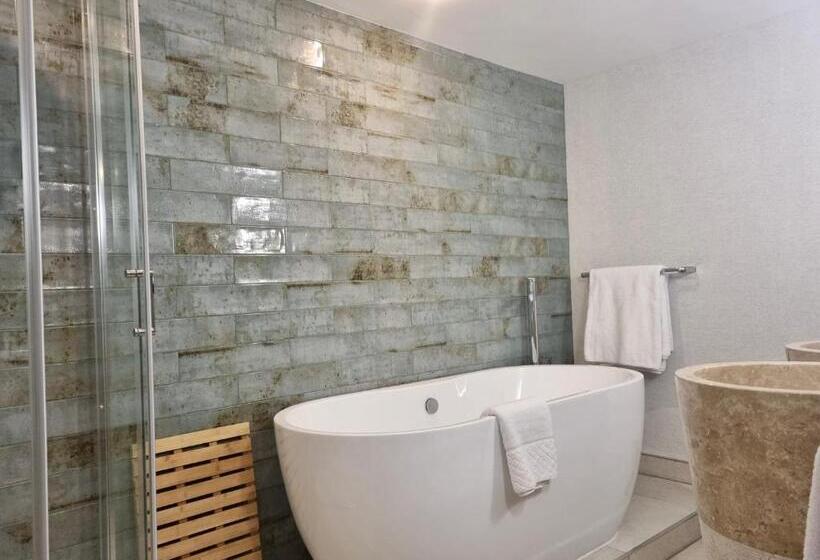 سوییت جونیور, Rowhill Grange Hotel & Utopia Spa