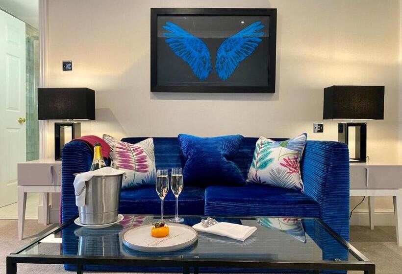 سوییت جونیور, Rowhill Grange Hotel & Utopia Spa