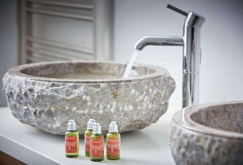 سوییت جونیور, Rowhill Grange Hotel & Utopia Spa