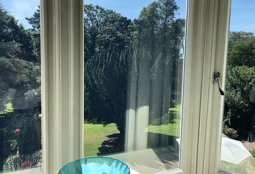 سوئیت کلاسیک, Rowhill Grange Hotel & Utopia Spa