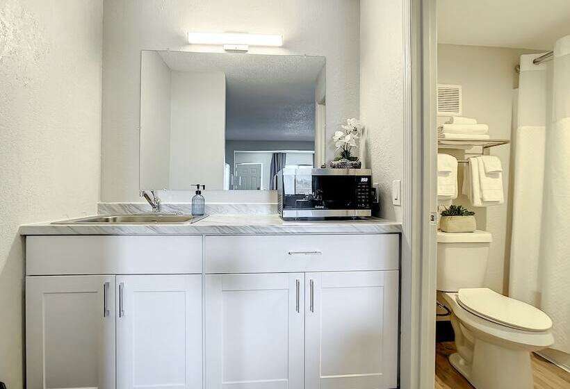استودیوی استاندارد, Stayable Kissimmee West