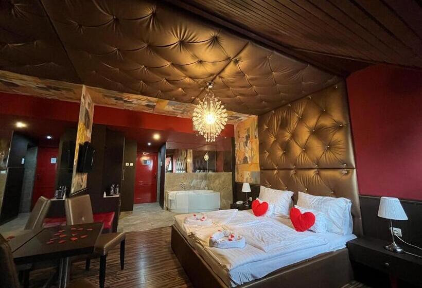 اتاق لوکس, Corvin