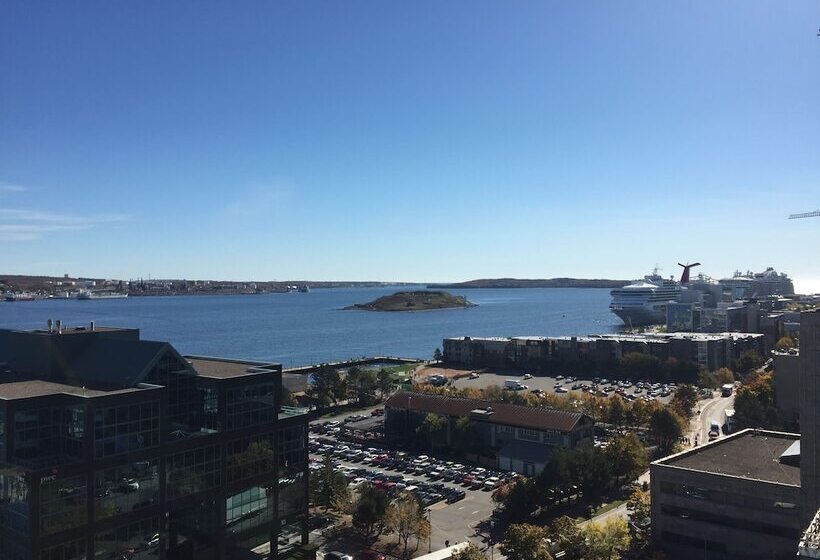 سوئیت با چشم‌انداز, The Hollis Halifax A Doubletree Suites By Hilton