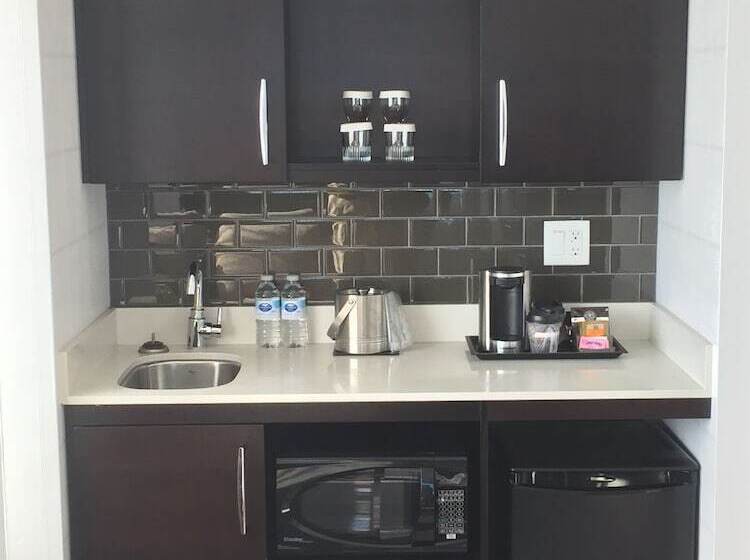 سوئیت برای معلولان, The Hollis Halifax A Doubletree Suites By Hilton