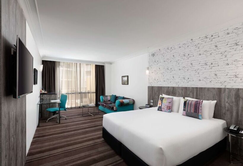 Deluxe Room with Balcony, Rydges Sydney Central