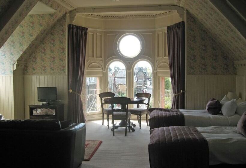 Quarto Triplo Standart, Shaftesbury  Dundee