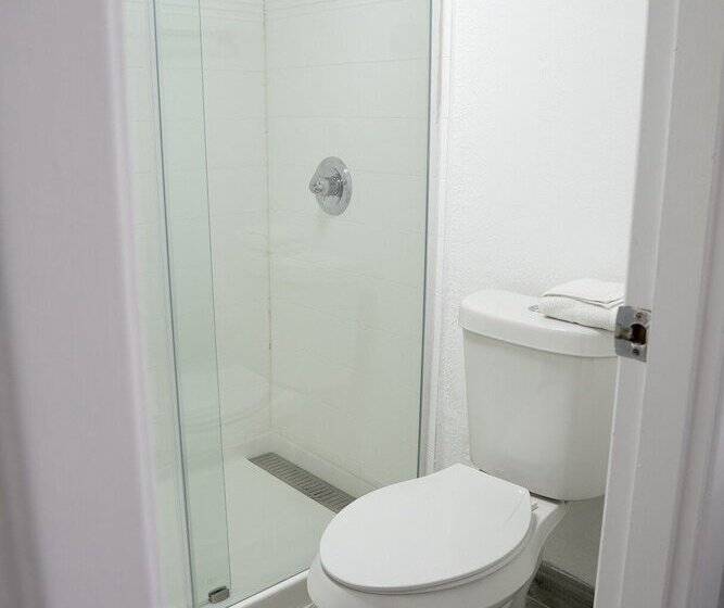 اتاق استاندارد با 2 تخت دوبل, Rodeway Inn Clearwater   Central