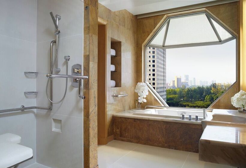 Deluxe Room with Views, The Ritzcarlton, Millenia Singapore