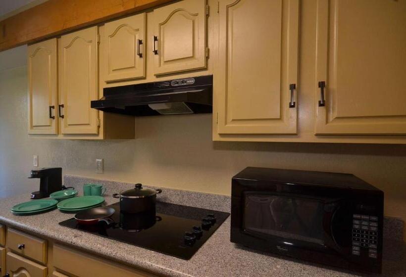 سوئیت با تخت بزرگ, Best Western The Inn & Suites Pacific Grove