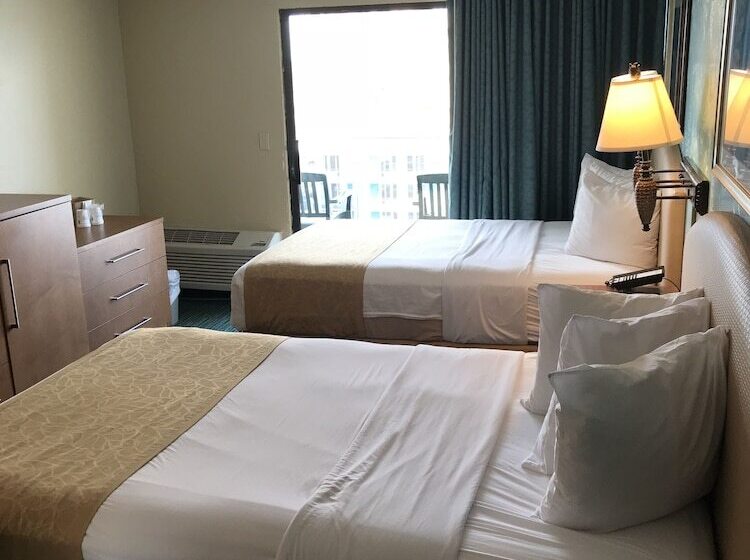 带2个双人床的标准工作室, Days Inn By Wyndham Daytona Oceanfront