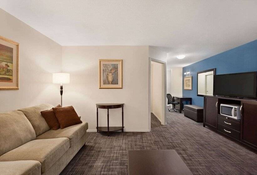 Suite, Days Inn By Wyndham Kelowna