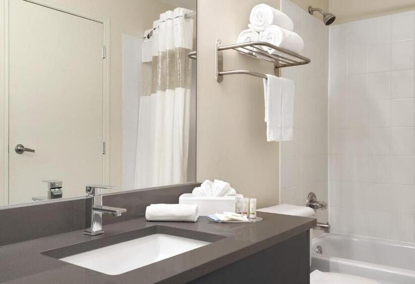 سوئیت با تخت بزرگ, Days Inn By Wyndham Kelowna