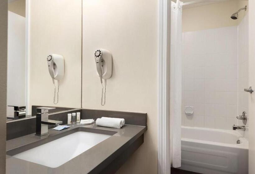 استودیوی استاندارد, Days Inn By Wyndham Kelowna