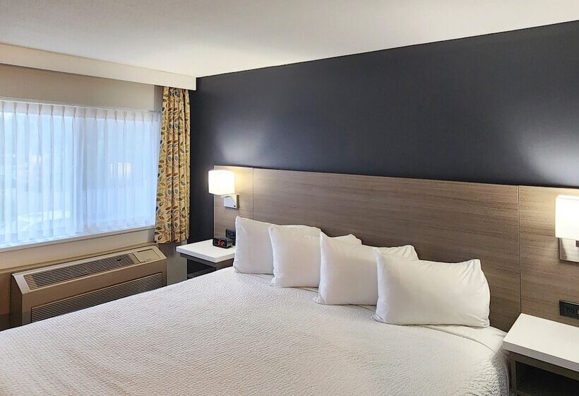 Suite, Days Inn By Wyndham Kelowna