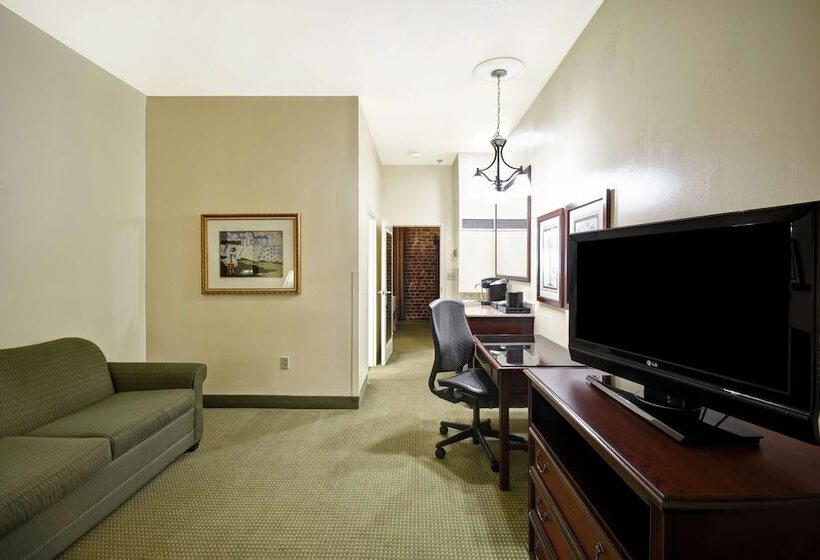 Suite Adapted for people with reduced mobility, Embassy Suites By Hilton Charleston Historic District