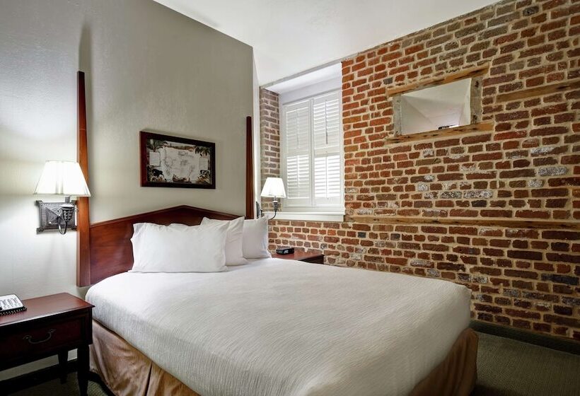 Suite Adapted for people with reduced mobility, Embassy Suites By Hilton Charleston Historic District