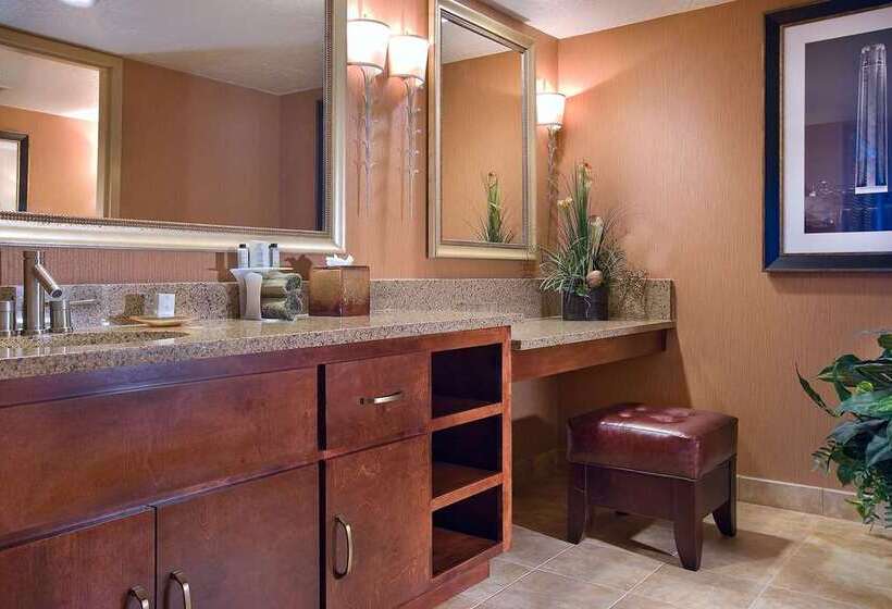 اتاق استاندارد با تخت بزرگ, Embassy Suites By Hilton Portland Downtown