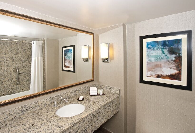 Suite Kingsize Bett, Embassy Suites By Hilton Seattle Bellevue