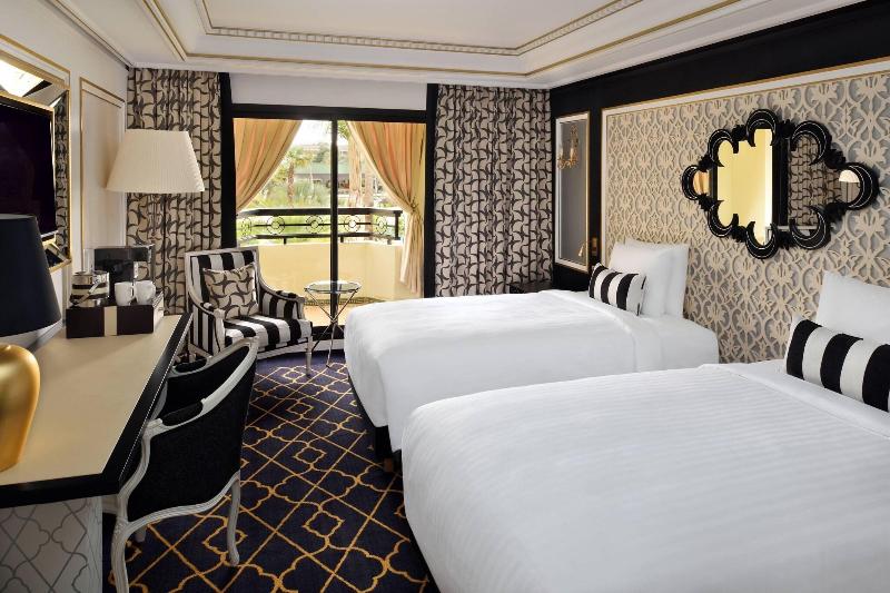 اتاق لوکس با چشم‌انداز استخر, Fes Marriott Hotel Jnan Palace