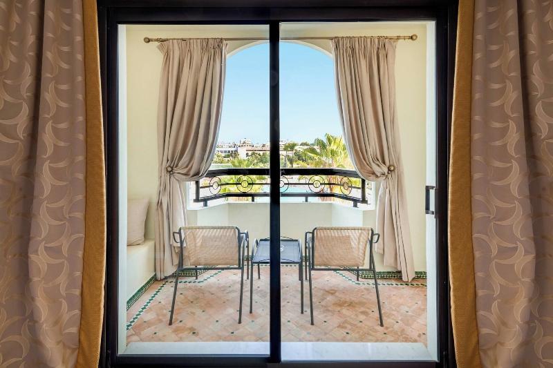اتاق لوکس با چشم‌انداز استخر, Fes Marriott Hotel Jnan Palace