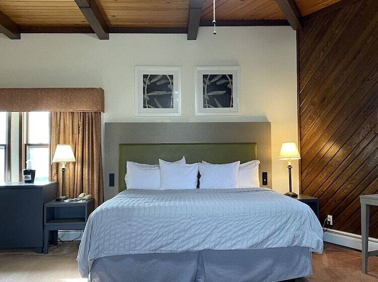سوئیت با تخت بزرگ, Pictured Rocks Inn And Suites