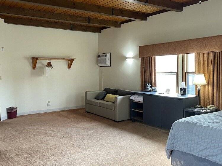 سوئیت با تخت بزرگ, Pictured Rocks Inn And Suites