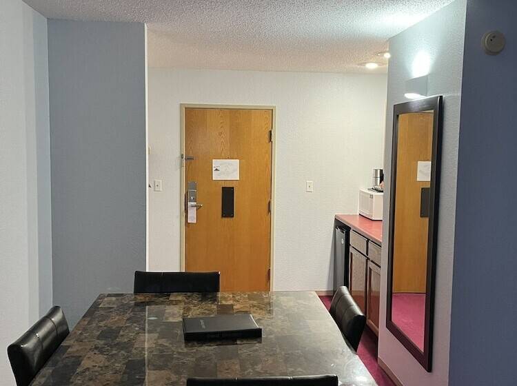سوییت, Pictured Rocks Inn And Suites