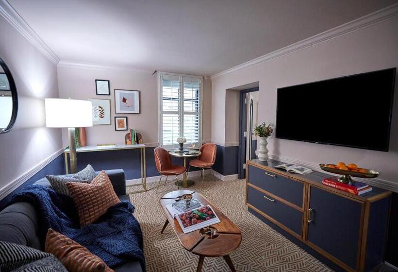 سوئیت با تخت بزرگ, The Oliver Hotel Knoxville, By Oliver