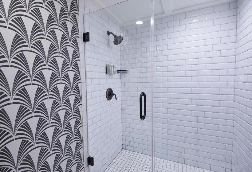 سوئیت با تخت بزرگ, The Oliver Hotel Knoxville, By Oliver
