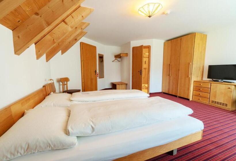 اتاق لوکس با بالکن, Typically Swiss Hotel Altana