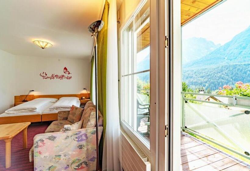 اتاق استاندارد چهارنفره با بالکن, Typically Swiss Hotel Altana