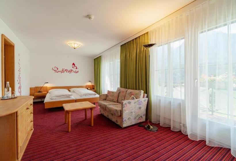 اتاق استاندارد چهارنفره با بالکن, Typically Swiss Hotel Altana