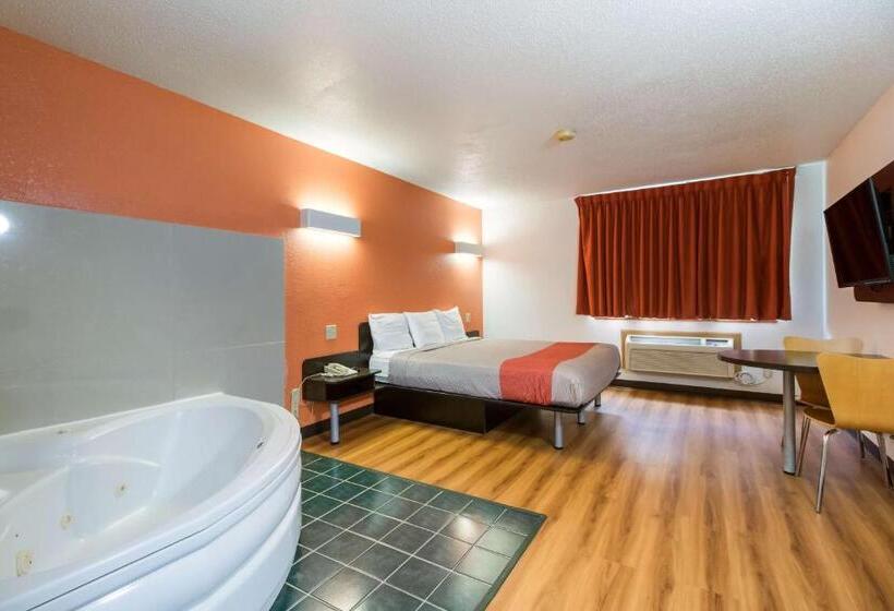 سوئیت با تخت بزرگ, Motel 6 Davenport, Ia