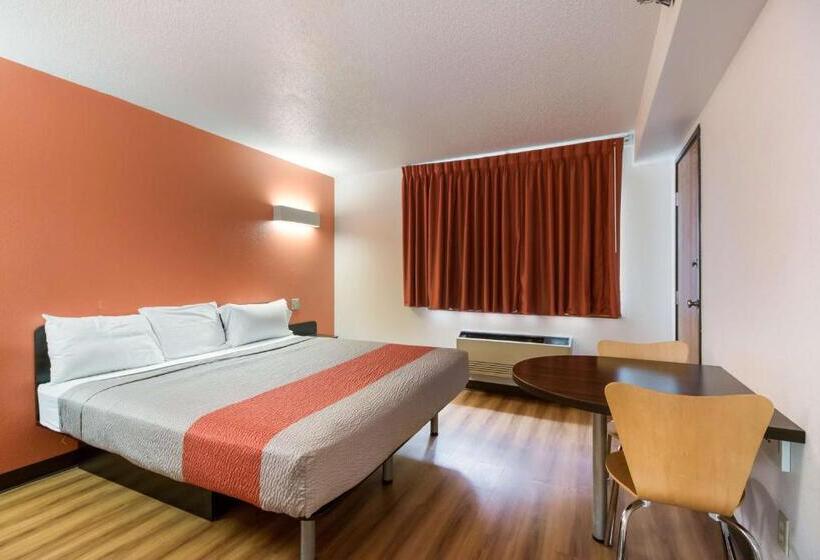 سوئیت با تخت بزرگ, Motel 6 Davenport, Ia
