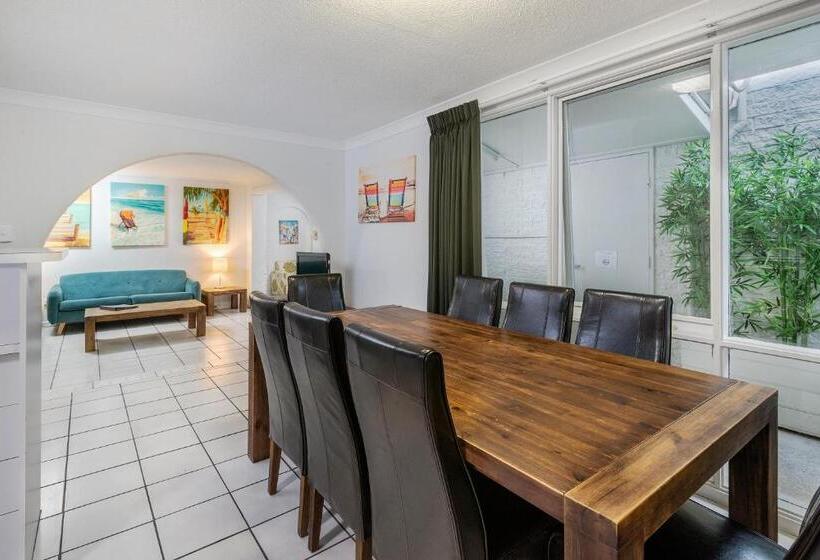 آپارتمان 4 خوابه, The Beach Motel Hervey Bay