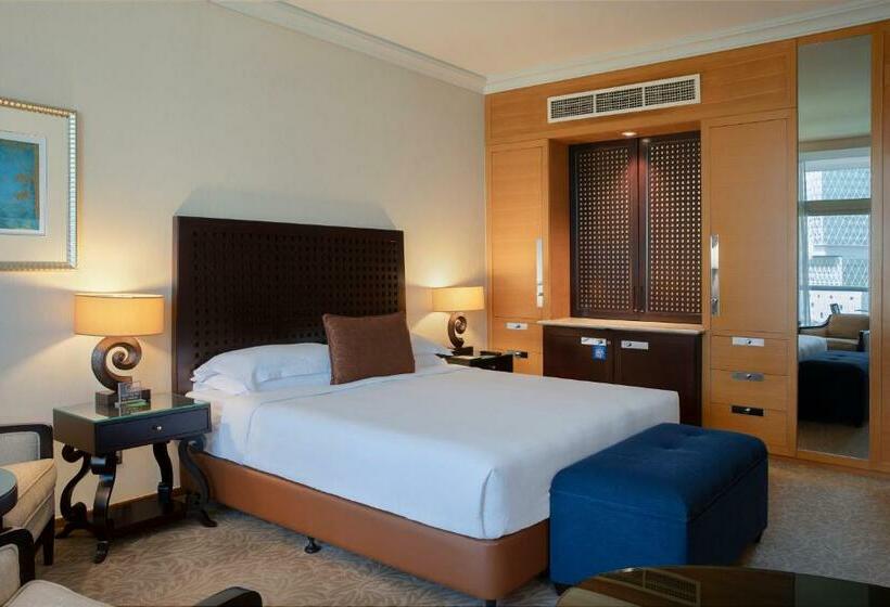 غرفة قياسية سرير كينج, Beach Rotana   Abu Dhabi