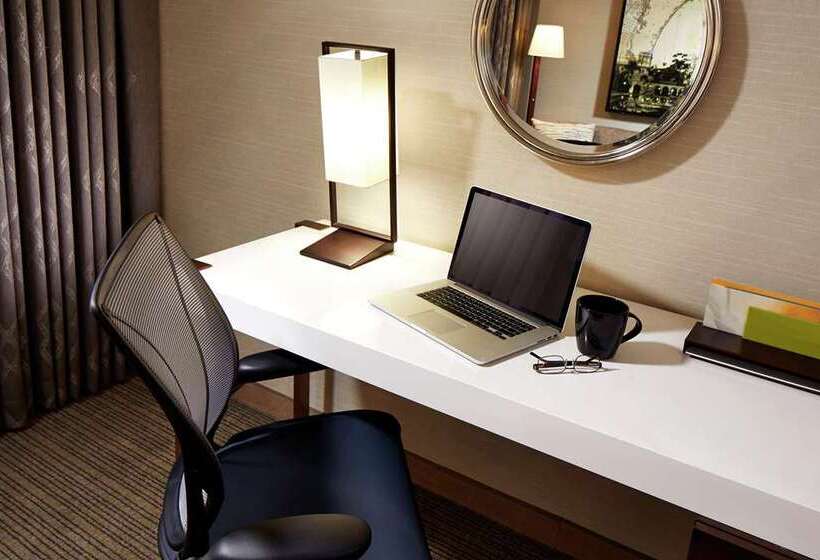 اتاق لوکس با تخت بزرگ, Hilton Berlin