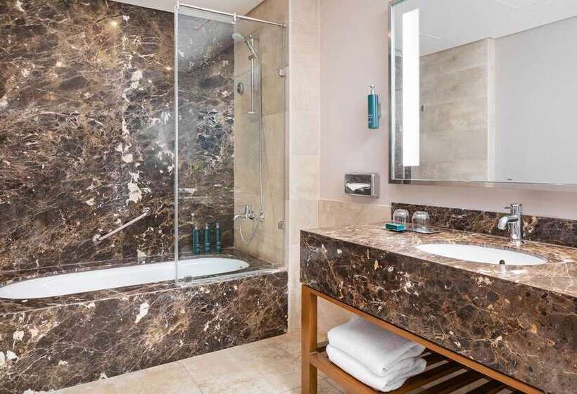 اتاق اجرایی با تخت بزرگ, Hilton Berlin