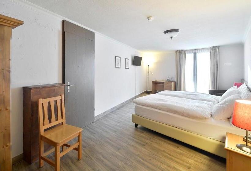 Superior Room with Balcony, Le Chamois