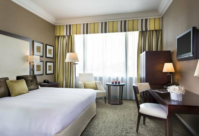 Quarto clássico, Mövenpick Grand Al Bustan