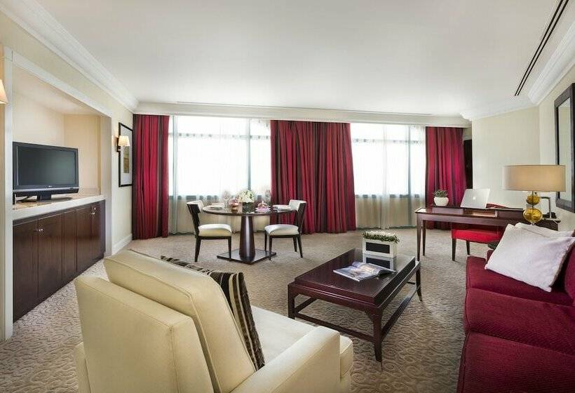 سوییت سوپریور, Mövenpick Grand Al Bustan