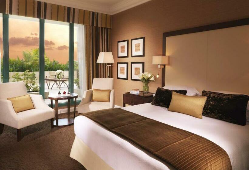 غرفة تنفيذية, Mövenpick Grand Al Bustan