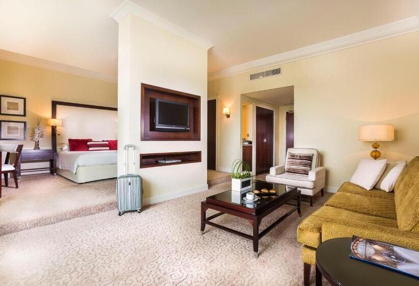 Suite Superior, Mövenpick Grand Al Bustan