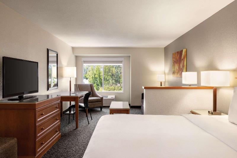 اتاق استاندارد با تخت بزرگ, Radisson Hotel Portland Airport